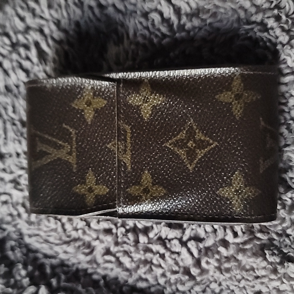 $600 Auth Louis Vuitton Wallet